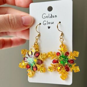 🔴 SOLD ✨ Handmade Christmas Snowflake Earrings – Golden Glow Glitter Holiday